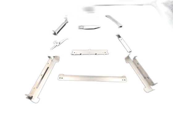 Processus d'estampage en feuille chaude de métal Louver de pliage avec plaque de silicone finition poli