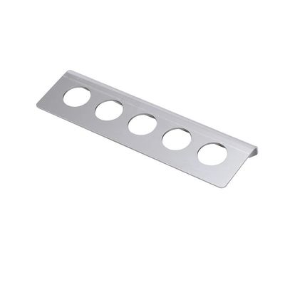 Processus d'estampage polyvalent pour la production de composants métalliques de tôle de soudage pliante