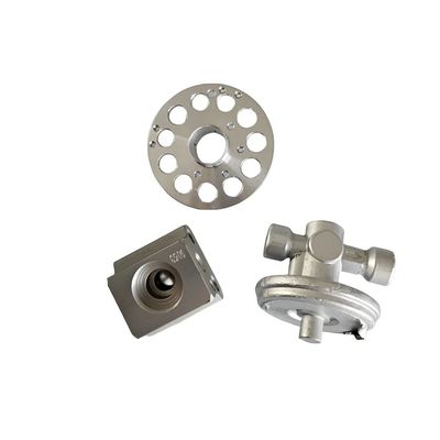 Service de forgeage à froid de précision pour pièces d'acier en alliage de carbone dans les usines