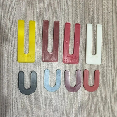 Garniture directe en fer à cheval en plastique en forme de U pour l'estampage et la durée de vie