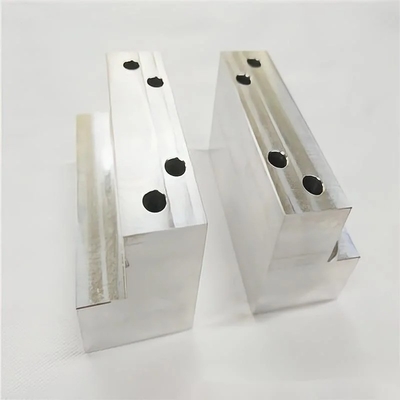 Processus d'estampage des produits de matériel usinés CNC en laiton en aluminium