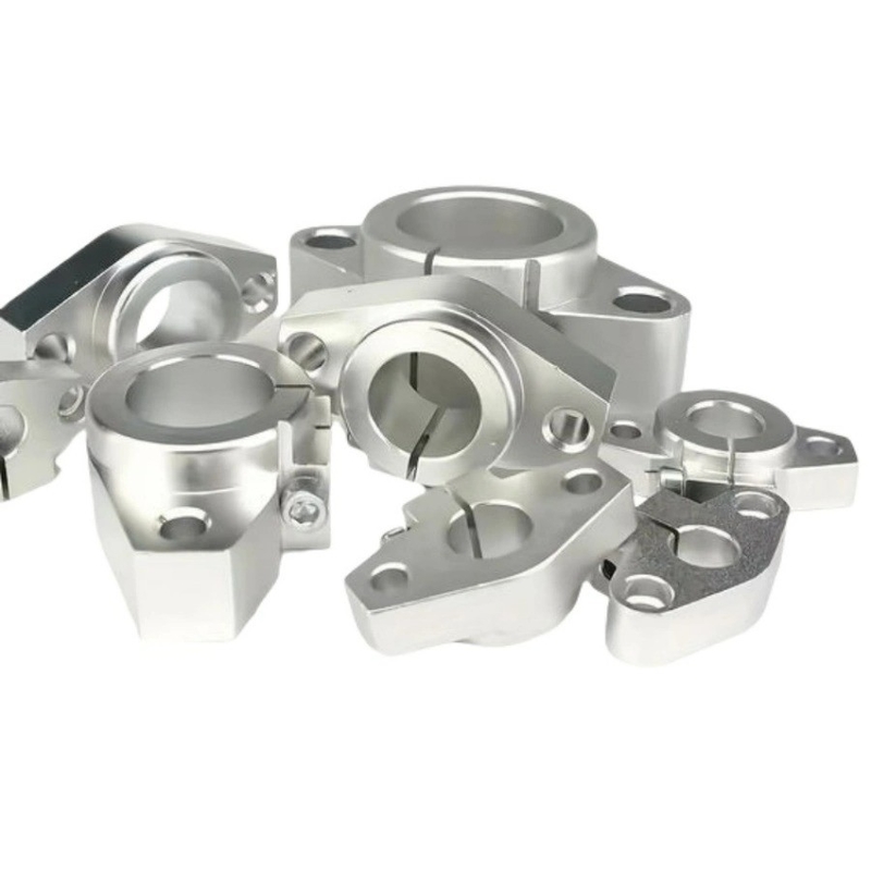 Pièces de matériel CNC à 5 axes en acier inoxydable pour le matériel de construction traitées par estampage
